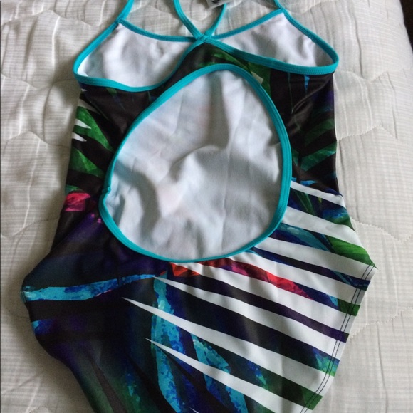Kiwami performance swimsuit size L - Picture 2 of 7